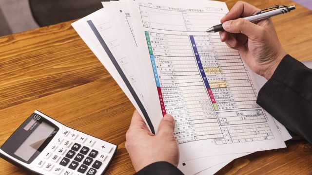 白色申告と青色申告の違いとは？それぞれのメリット・デメリットをわかりやすく解説